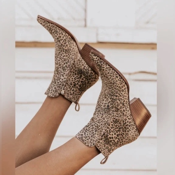 Dolce Vita Shoes - NWT Dolce Vita Sammy boot leopard size 9.5.